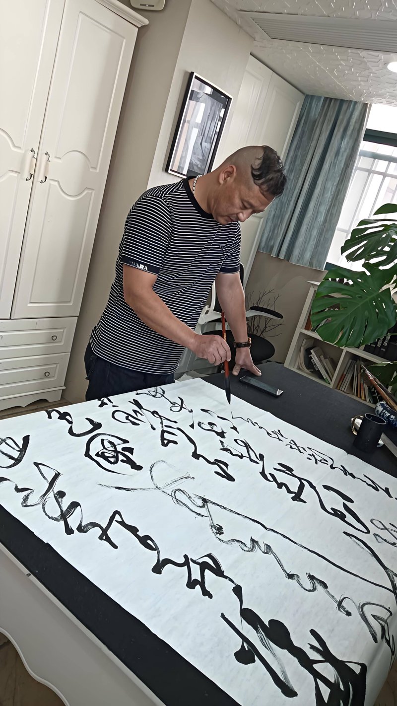 传统书法在数字时代的重生：一场关于现代与传统的对话